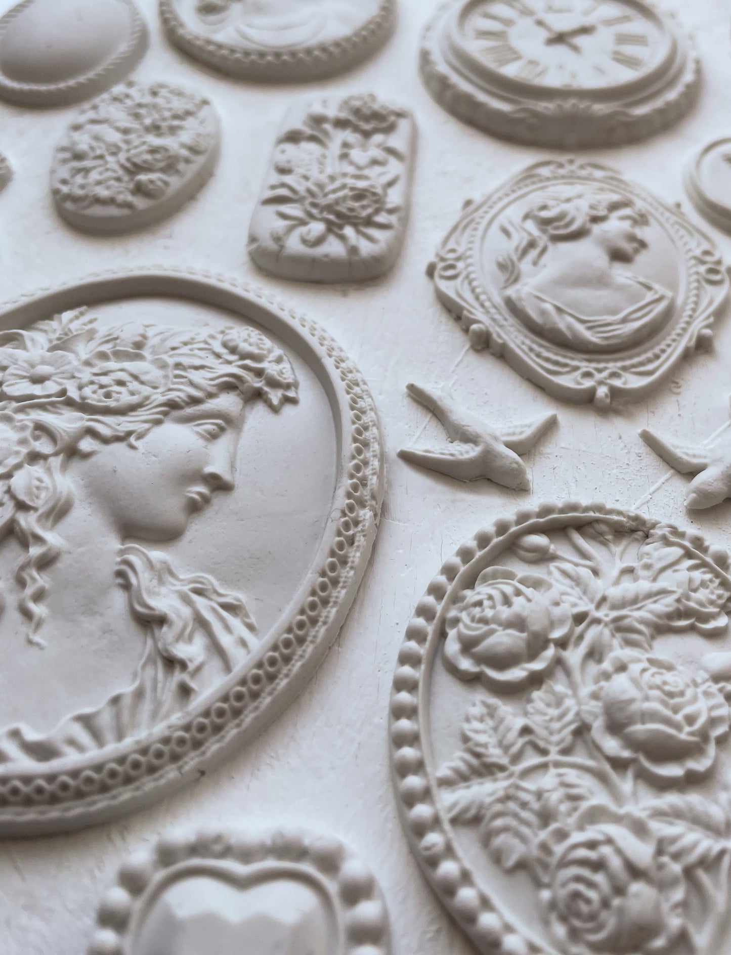 Cameos - IOD Decor Mould 2021