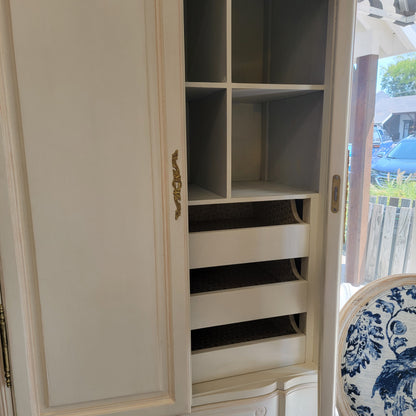 Vintage Armoire - Ready to Upstyle - (𝐏𝐢𝐜𝐤-𝐔𝐩 𝐎𝐧𝐥𝐲)