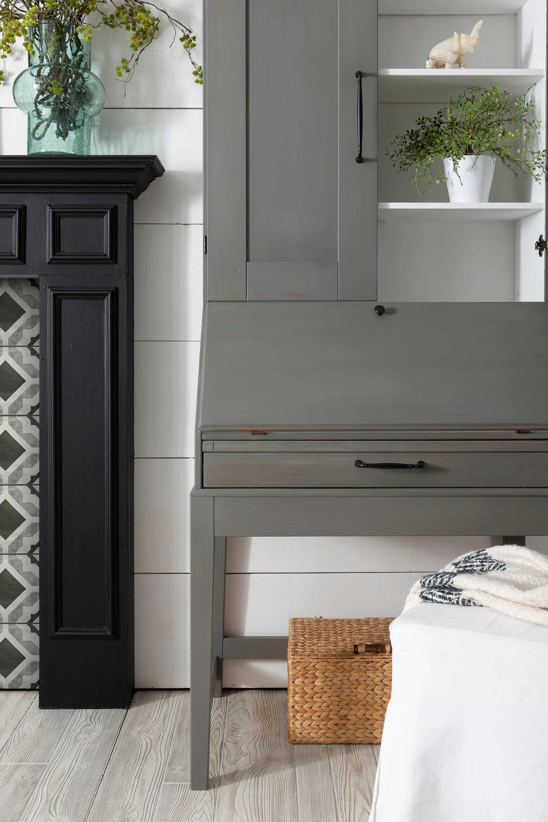 Gotham Grey - Milk Paint by Fusion (Expected 09/28/25)
